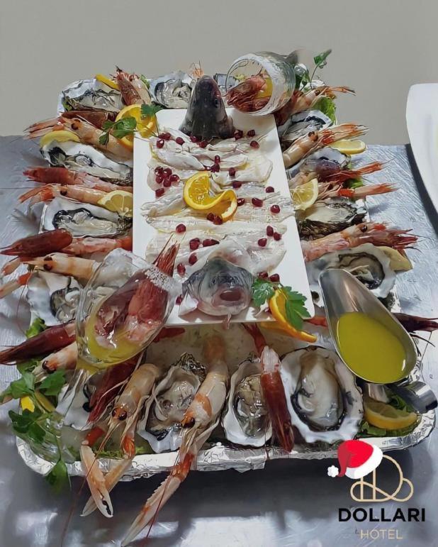 Hotel Dollari Kryemëdhej 외부 사진